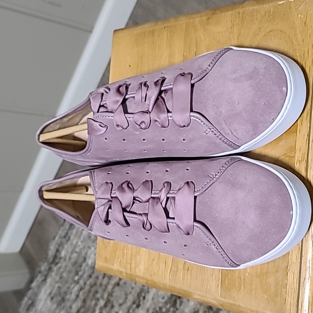 VIONIC Keke Woman's Supportive Sneaker